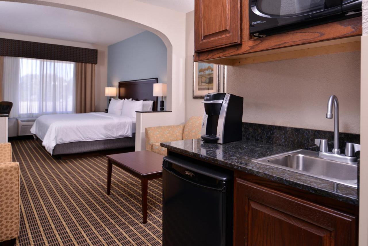 Holiday Inn Express & Suites Pittsburg By Ihg Exterior photo